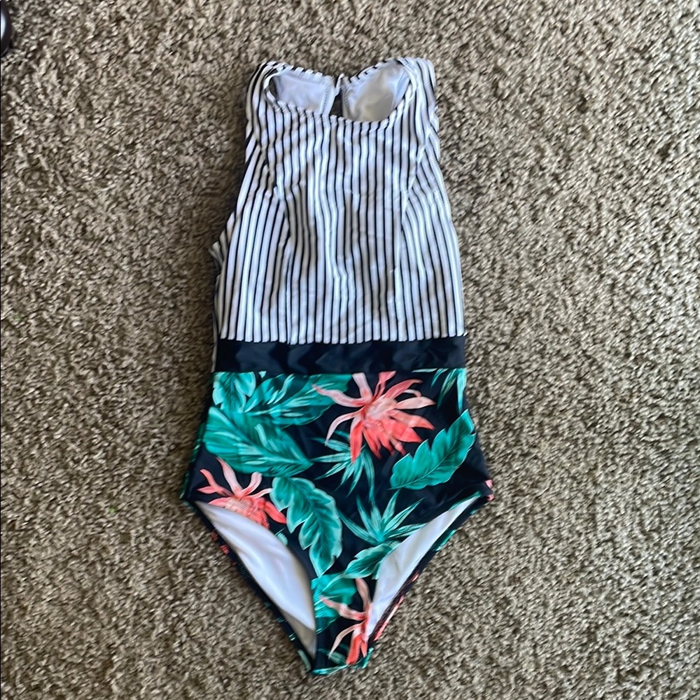 Cupshe One-Piece Swimsuit - Black, White & Green